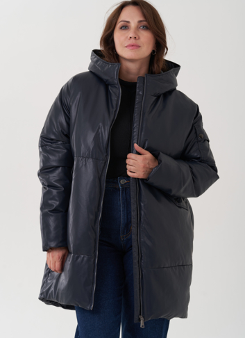 Женский пуховик синего цвета из эко кожи