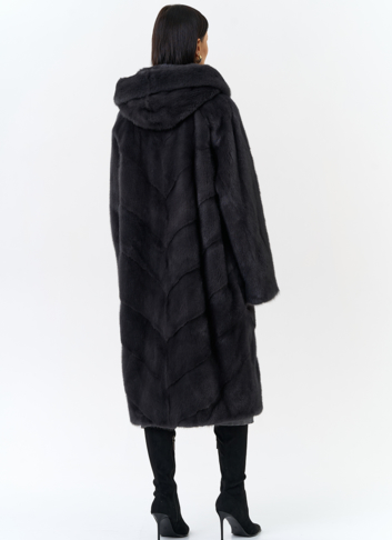 Женская шуба из норки силуэта баллон с капюшоном