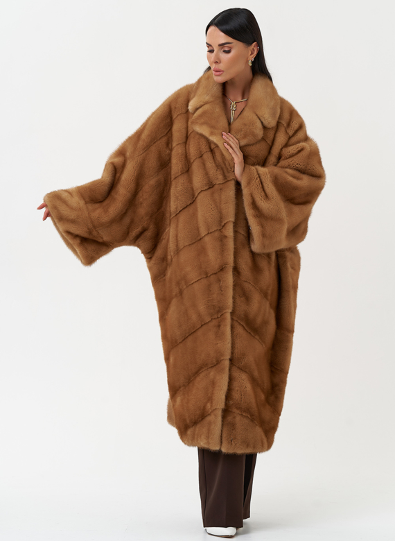 Женская шуба из меха норки с английским воротником