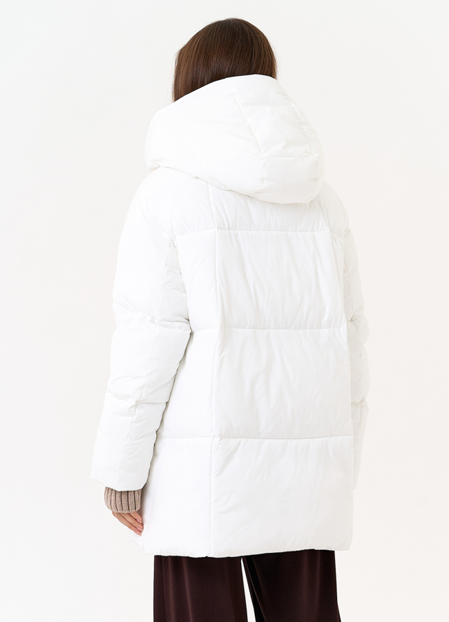 фото Женский пуховик белого цвета с капюшоном модель № 31517