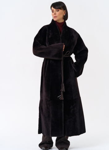 Женская двухсторонняя дубленка с декоративным поясом