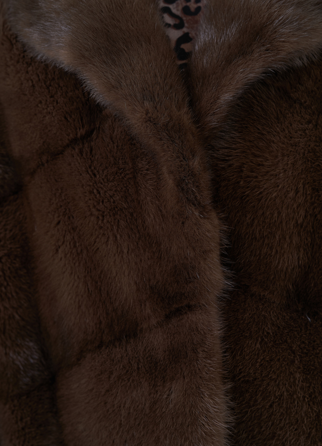 Шуба из норки с английским воротником  модель № 30690 универмаг малина