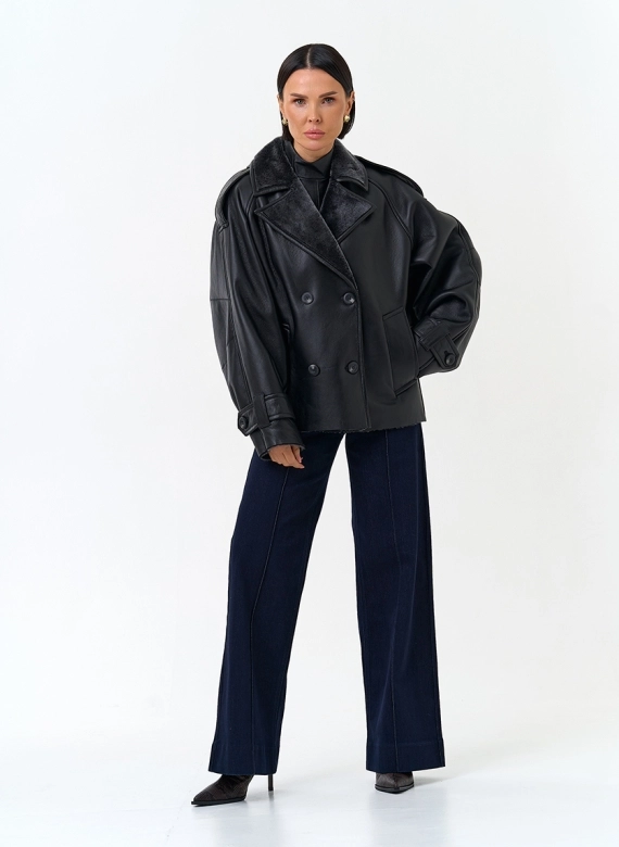 Женская двубортная дубленка из натурального меха с английским воротником фото