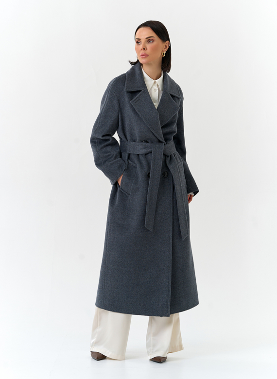 Женское пальто с английским воротником