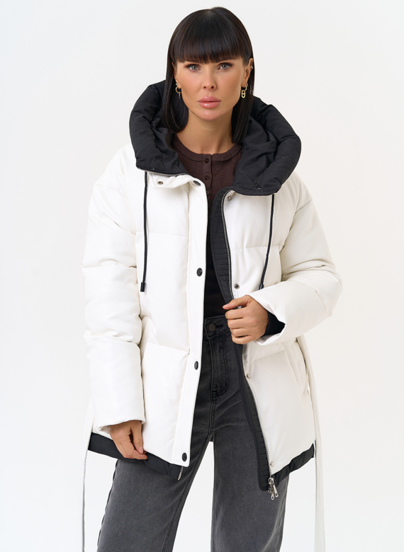 Белый пуховик из эко кожи с поясом