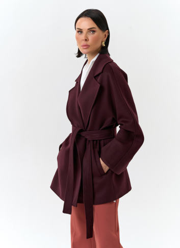 Женское укороченное пальто с английским воротником