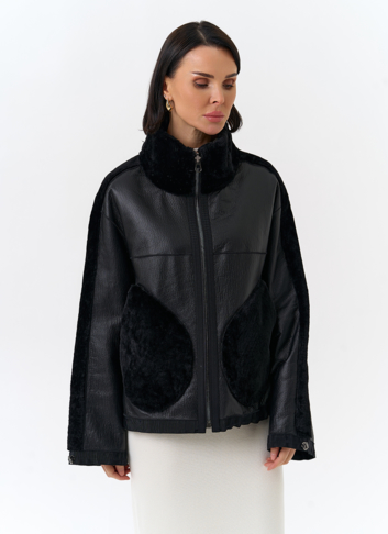 Короткая двухсторонняя дубленка в черном цвете