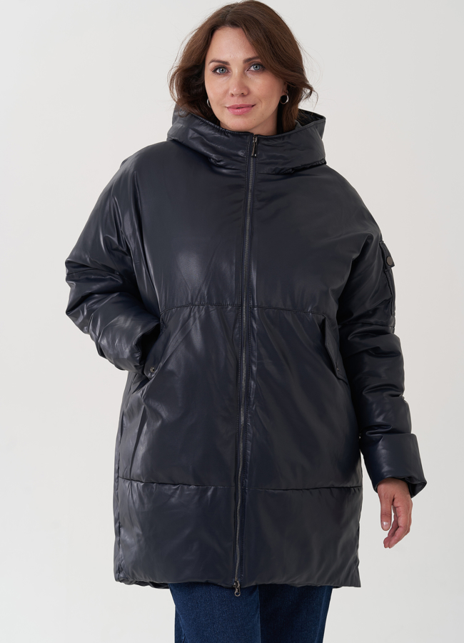 Женский пуховик синего цвета из эко кожи модель № 25332 меха малина