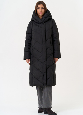 Женский пуховик черного цвета с поясом