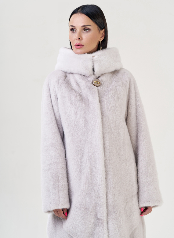 Светлая шуба из норки с капюшоном