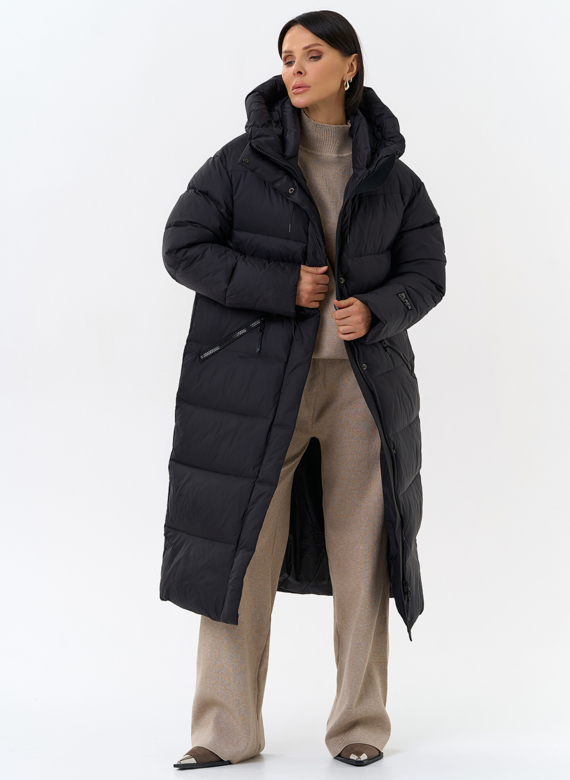 Женский пуховик черного цвета с капюшоном