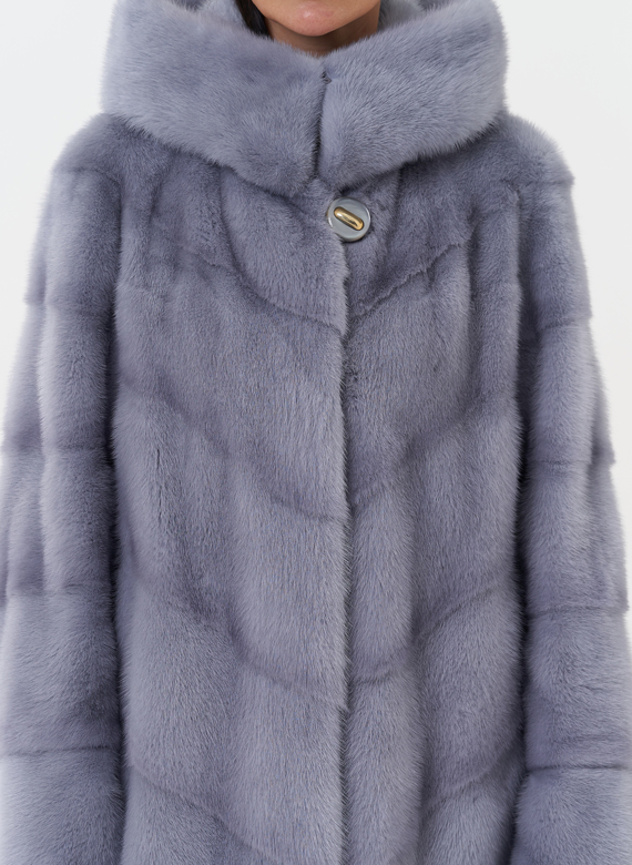 Норковая шуба голубого цвета с капюшоном