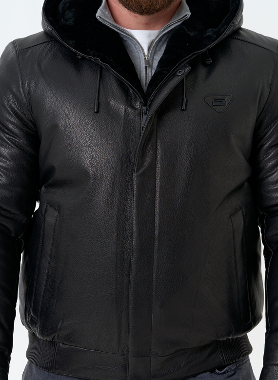 Мужской пуховик из натуральной кожи с капюшоном