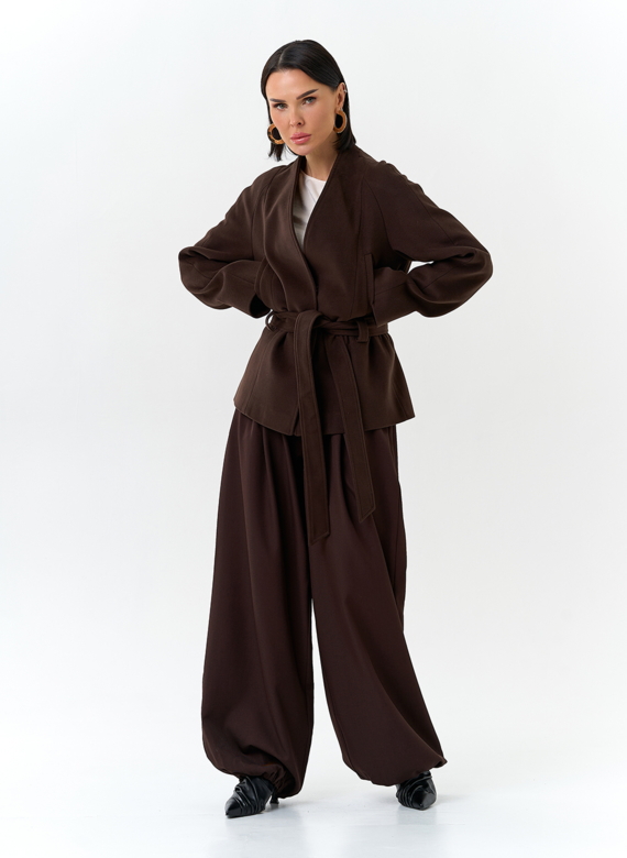 Женское укороченное пальто с поясом