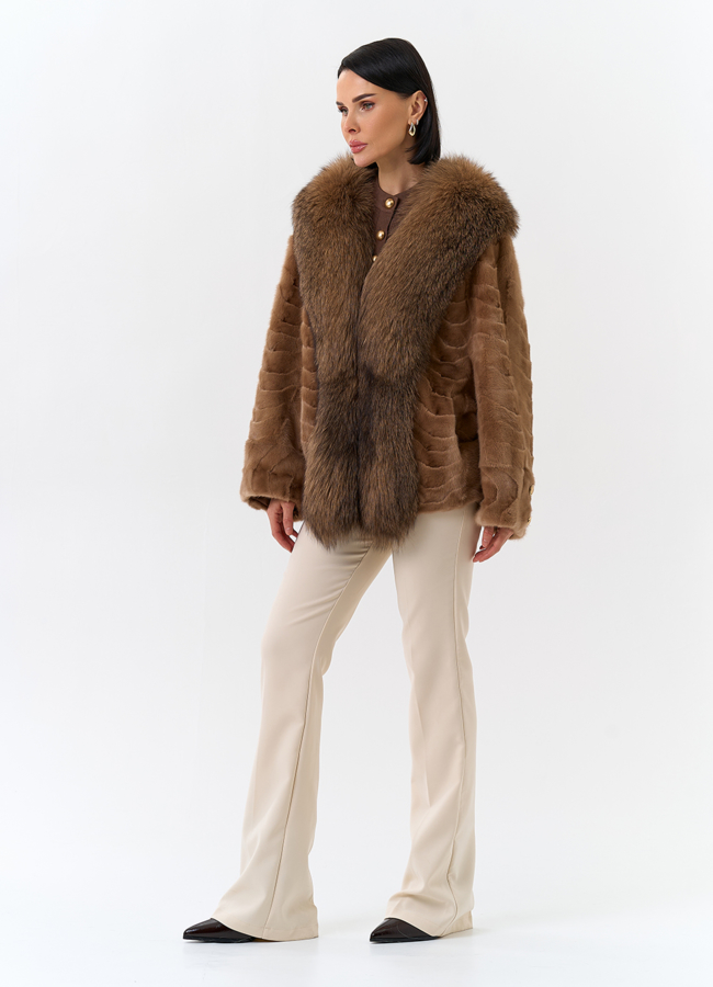 Шуба из норки с отделкой из меха лисы модель № 32200 универмаг малина