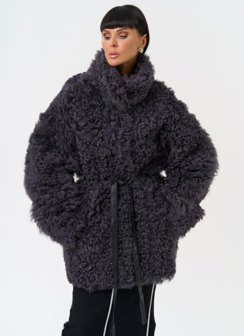 Женская двухсторонняя дубленка с декоративным поясом