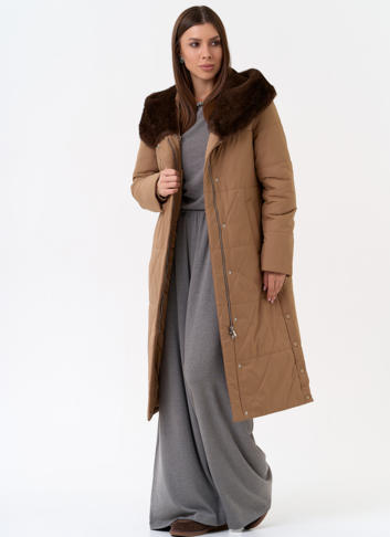 Пуховик с капюшоном из эко меха