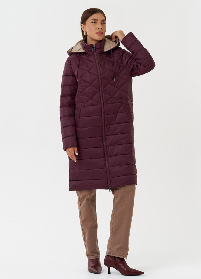 Стеганый пуховик бордового цвета с капюшоном модель № 28294 меха малина