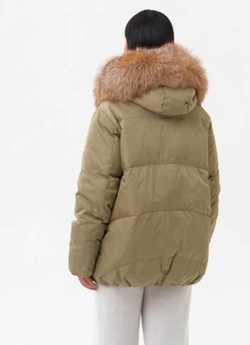 Пуховик с капюшоном из меха лисы