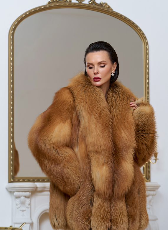 Шуба из меха рыжей лисы