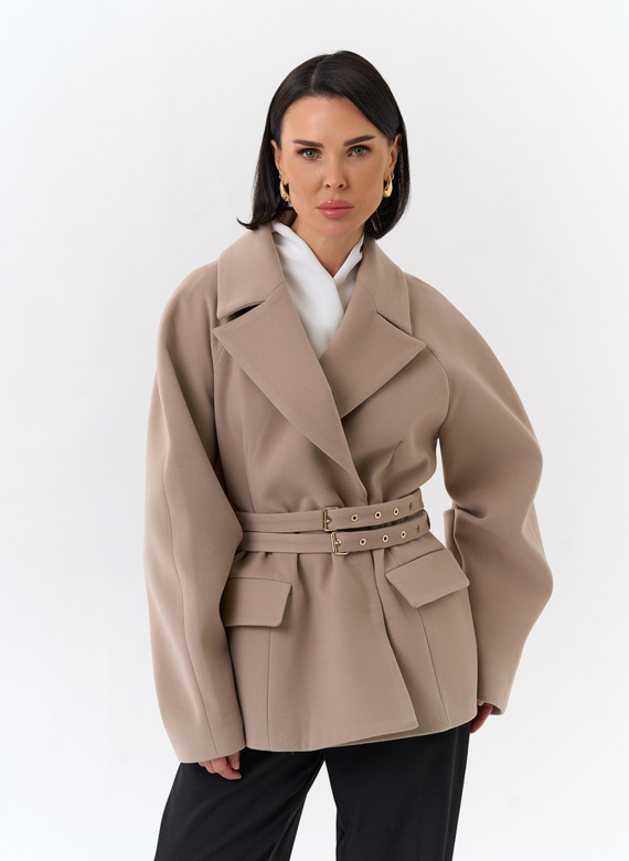 Женское укороченное пальто с двойным поясом
