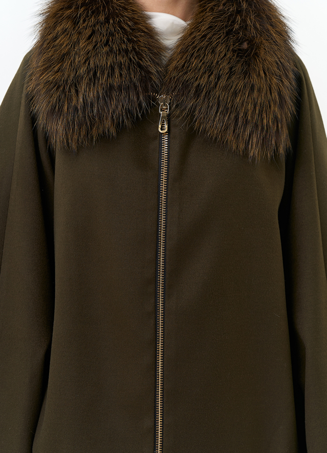 Женское укороченное пальто с отделкой из меха лисы модель № 32858 универмаг малина