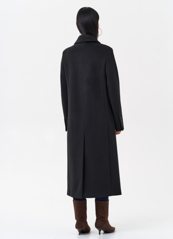 Длинное двубортное пальто с английским воротником