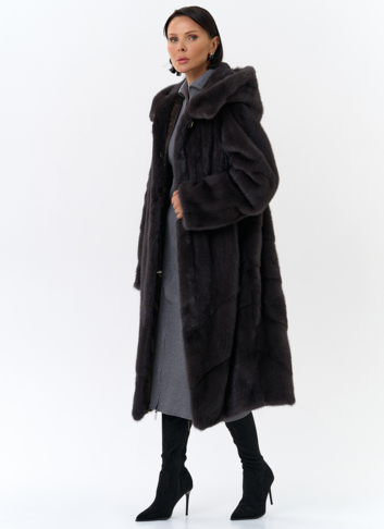 Женская шуба из норки силуэта баллон с капюшоном