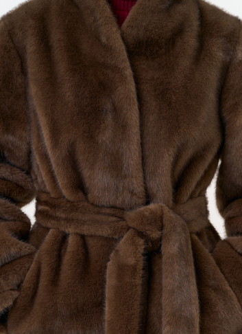 Женская шуба из эко меха с поясом