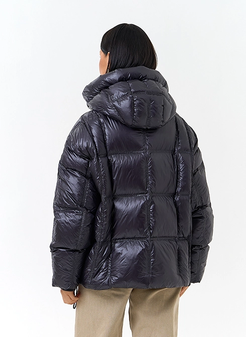 Женский пуховик с капюшоном фото