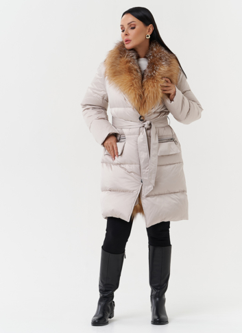 Женский пуховик с отделкой из меха лисы